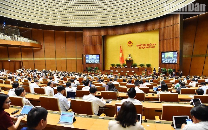 Trình Quốc hội thông qua Nghị quyết về lấy phiếu tín nhiệm, bỏ phiếu tín nhiệm