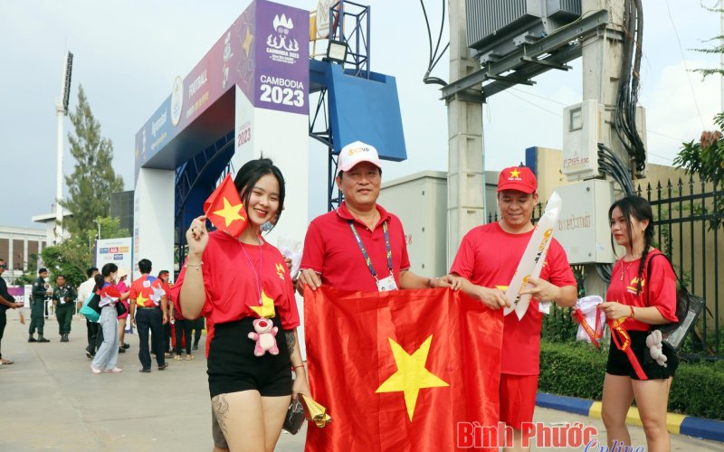 Trước trận U22 Việt Nam - U22 Singapore: Vé vẫn là chủ đề nóng