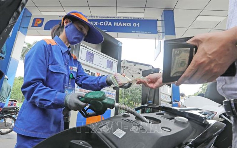 Xăng, dầu đồng loạt giảm giá, cao nhất hơn 1.300 đồng/lít
