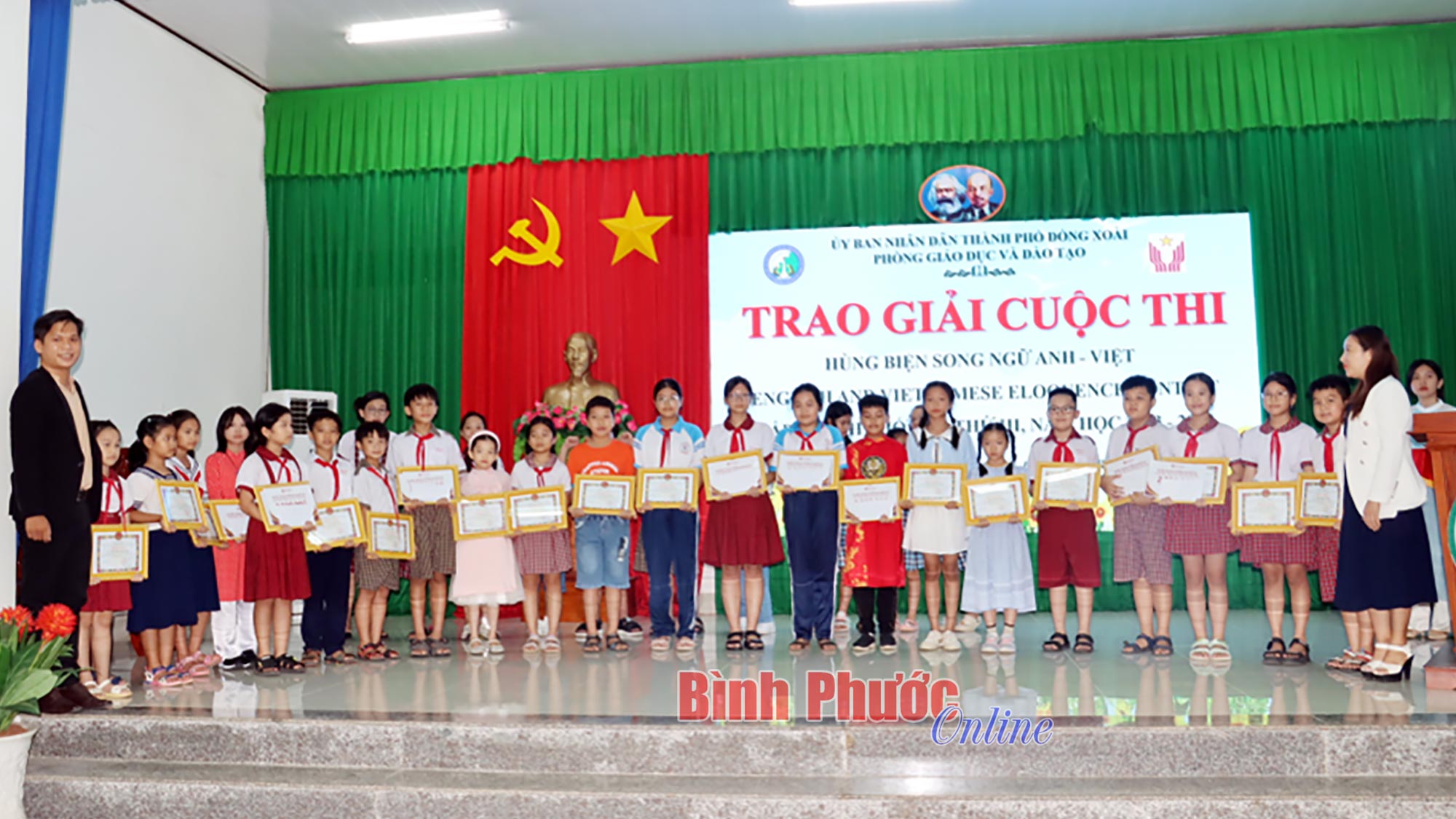 Gần 150 triệu đồng học bổng được trao tại chung kết cuộc thi hùng biện song ngữ Anh - Việt 