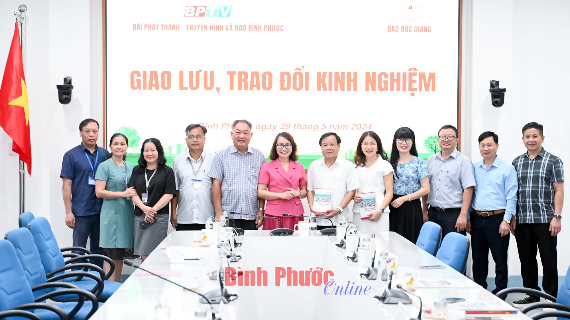 Báo Bắc Giang và BPTV giao lưu, trao đổi kinh nghiệm