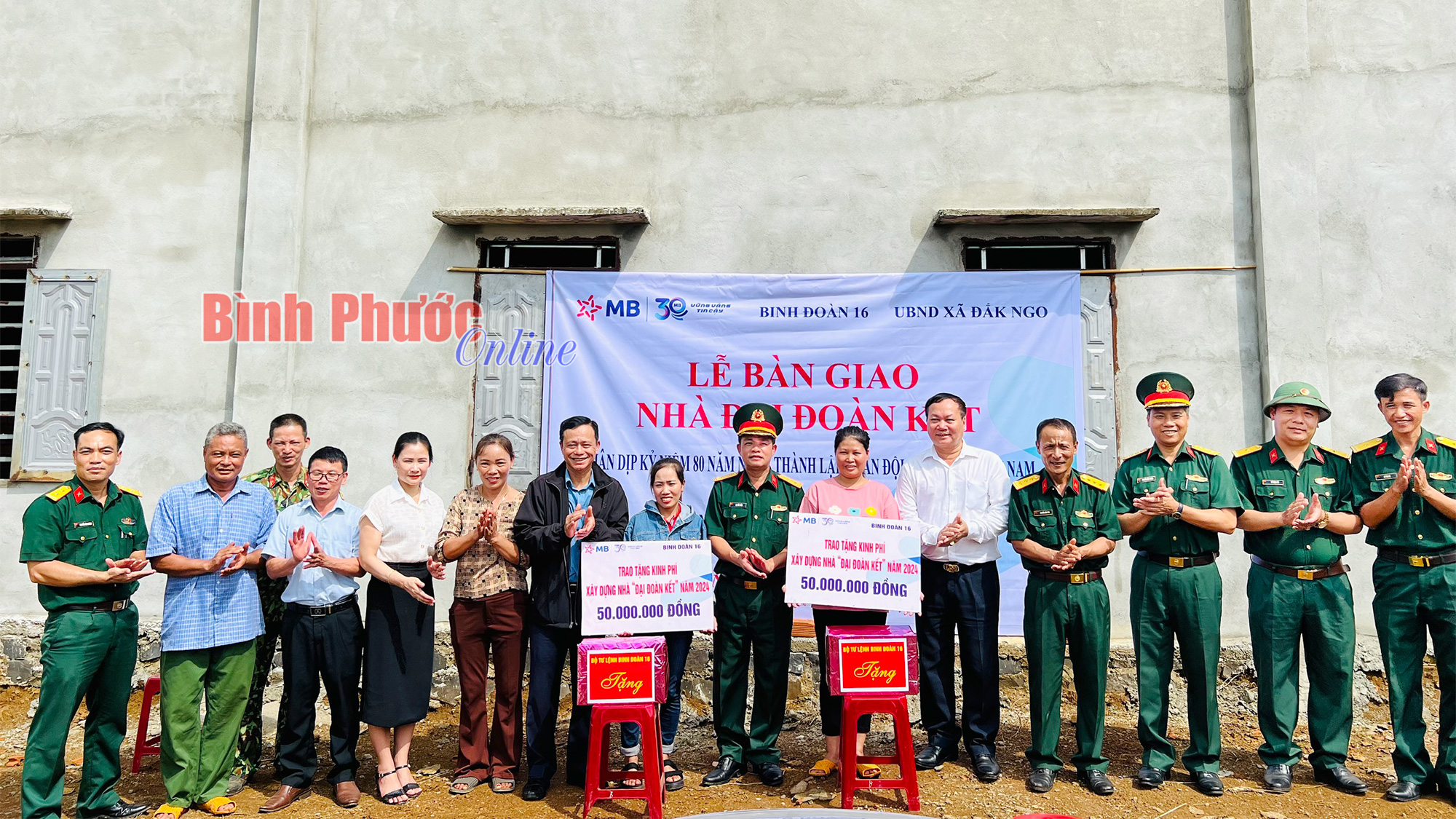 Binh đoàn 16 bàn giao “nhà đại đoàn kết”