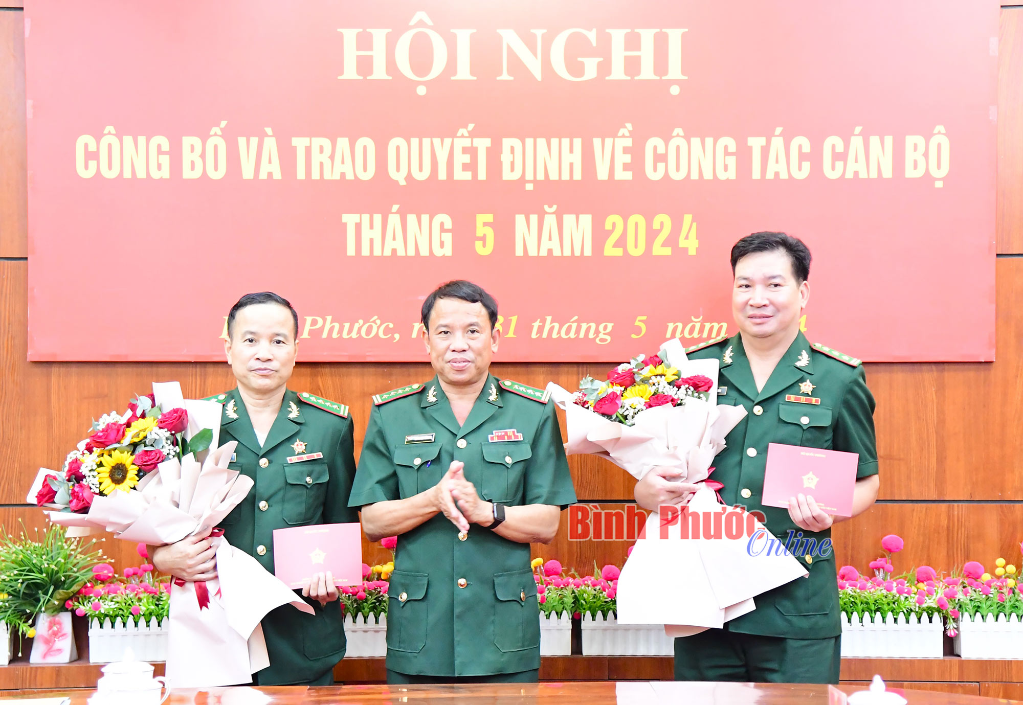 Bộ đội Biên phòng tỉnh Bình Phước trao quyết định về công tác cán bộ