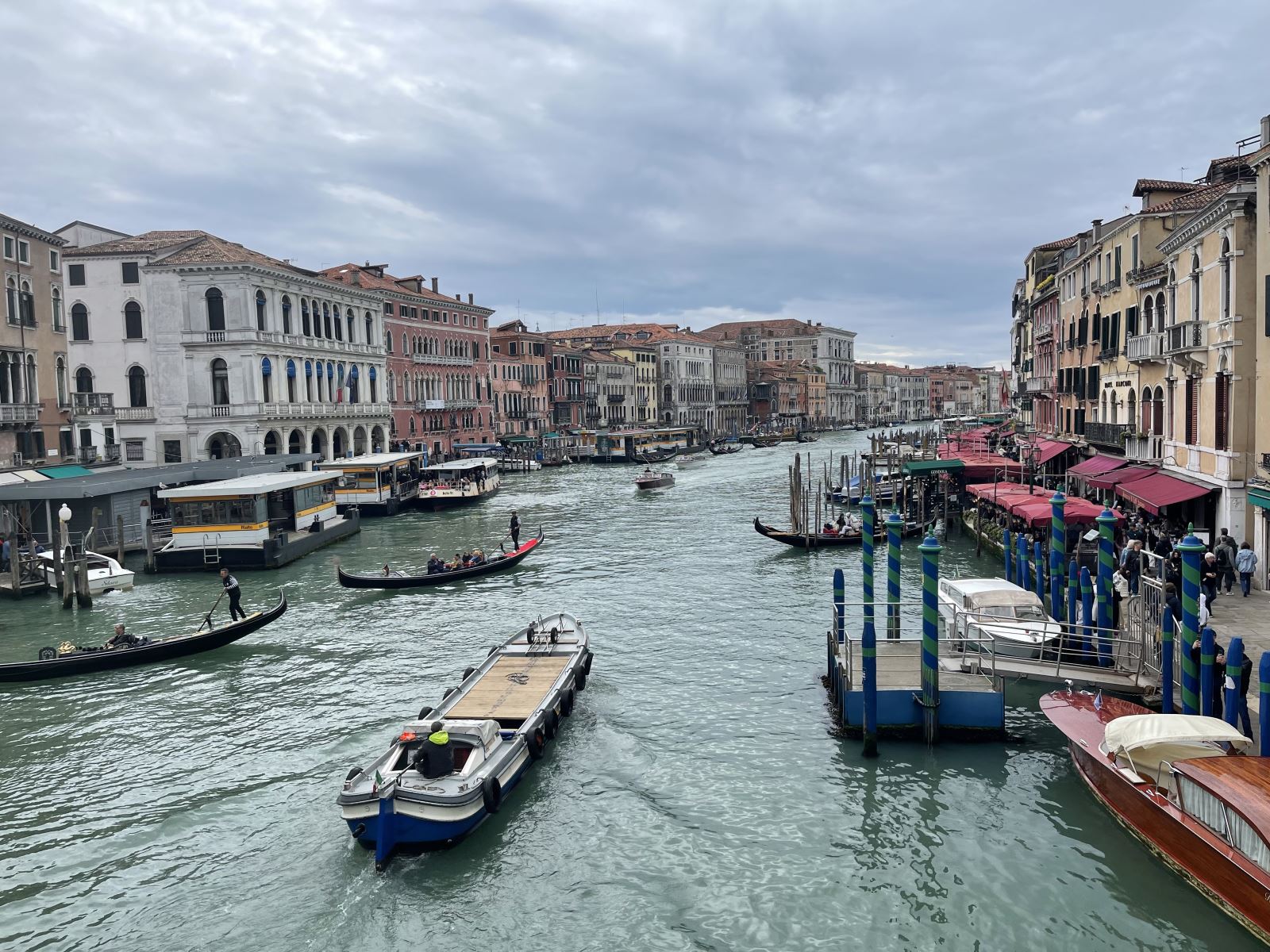 Các thành phố du lịch áp dụng biện pháp sáng tạo để chống quá tải du khách