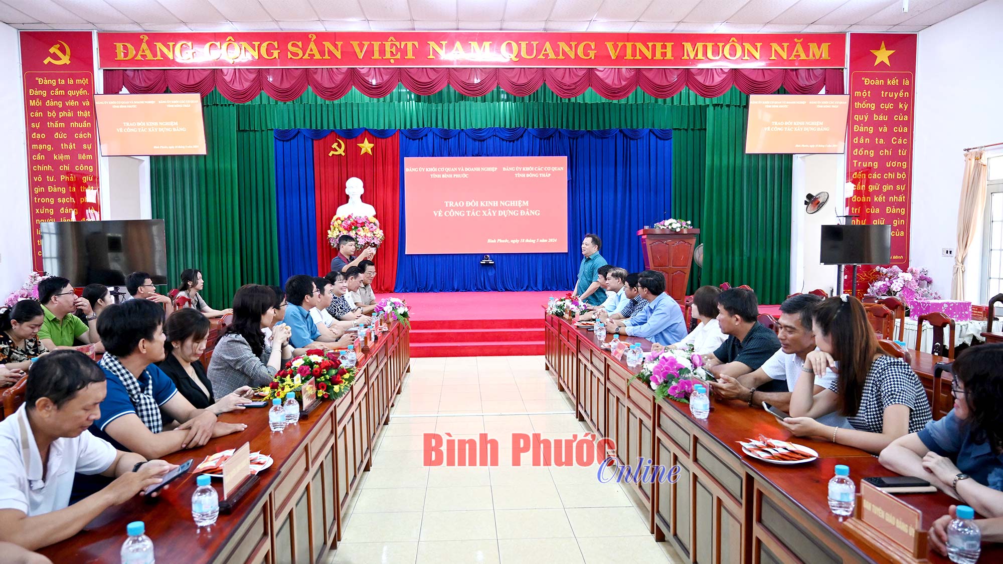 Đảng ủy Khối Cơ quan và Doanh nghiệp tỉnh trao đổi kinh nghiệm với Đảng ủy Khối tỉnh Đồng Tháp