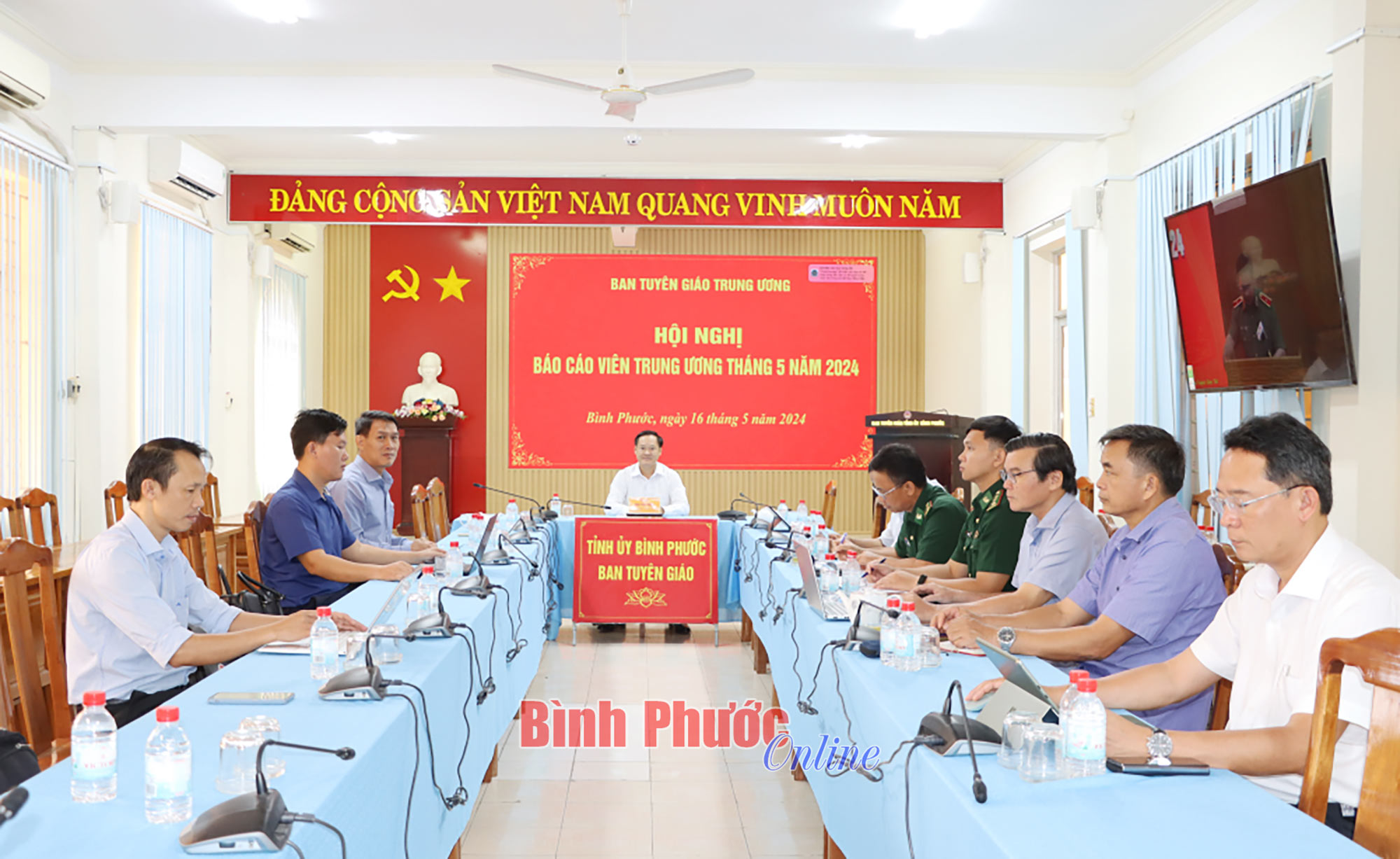 Hội nghị báo cáo viên trung ương tháng 5