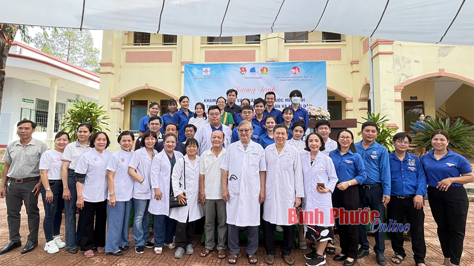 Khám bệnh, tư vấn, cấp phát thuốc miễn phí và triển khai cuộc vận động 'Vì đàn em thân yêu'