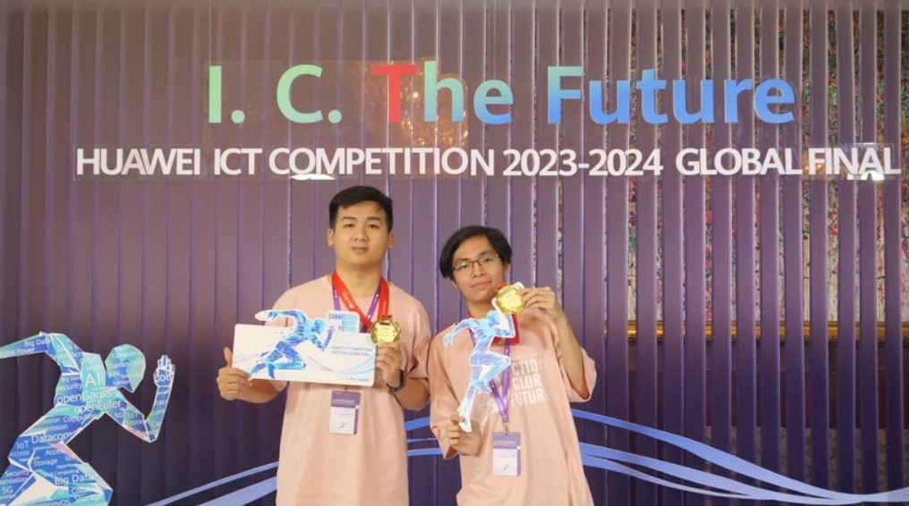 Sinh viên Việt Nam xuất sắc giành giải Ba cuộc thi toàn cầu về công nghệ