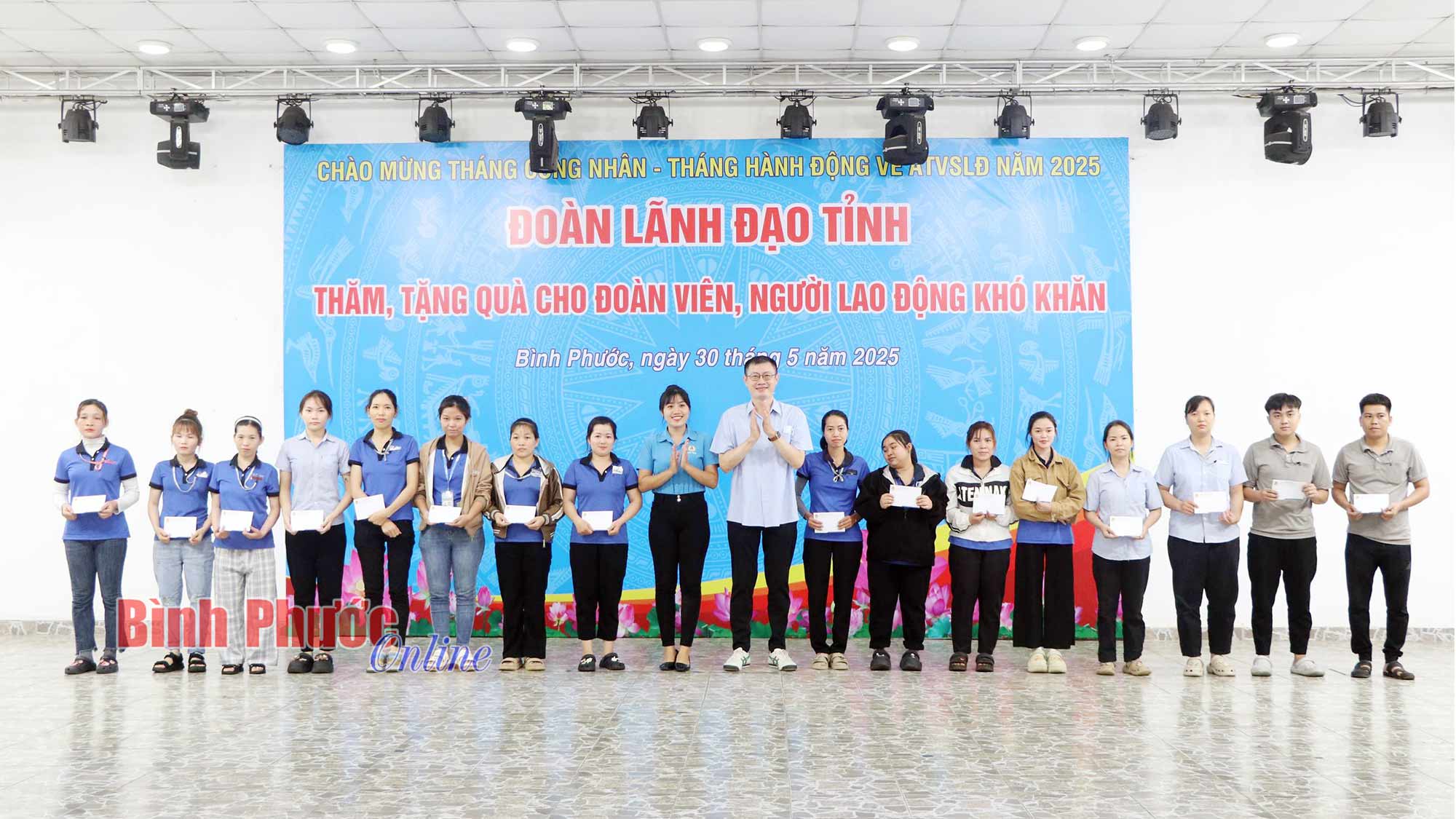 195 phần quà tặng công nhân Khu công nghiệp Đồng Xoài - Đồng Phú
