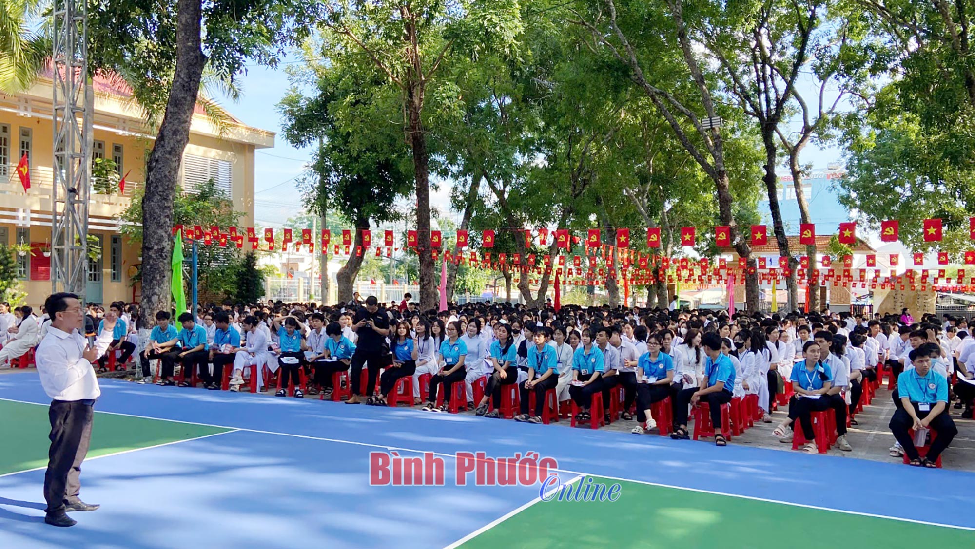 1.300 học sinh được Trường Đại học Bình Dương tư vấn tuyển sinh 