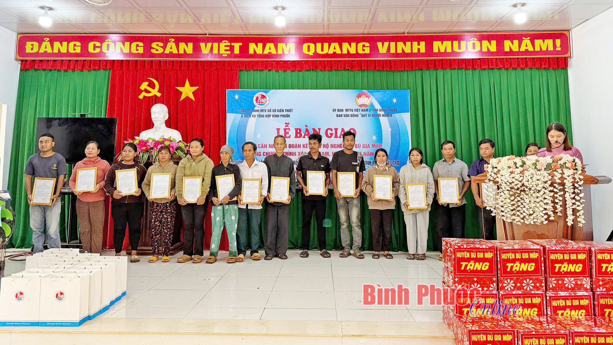 Bình Phước: Bàn giao 16 căn nhà cho hộ nghèo xã Bù Gia Mập