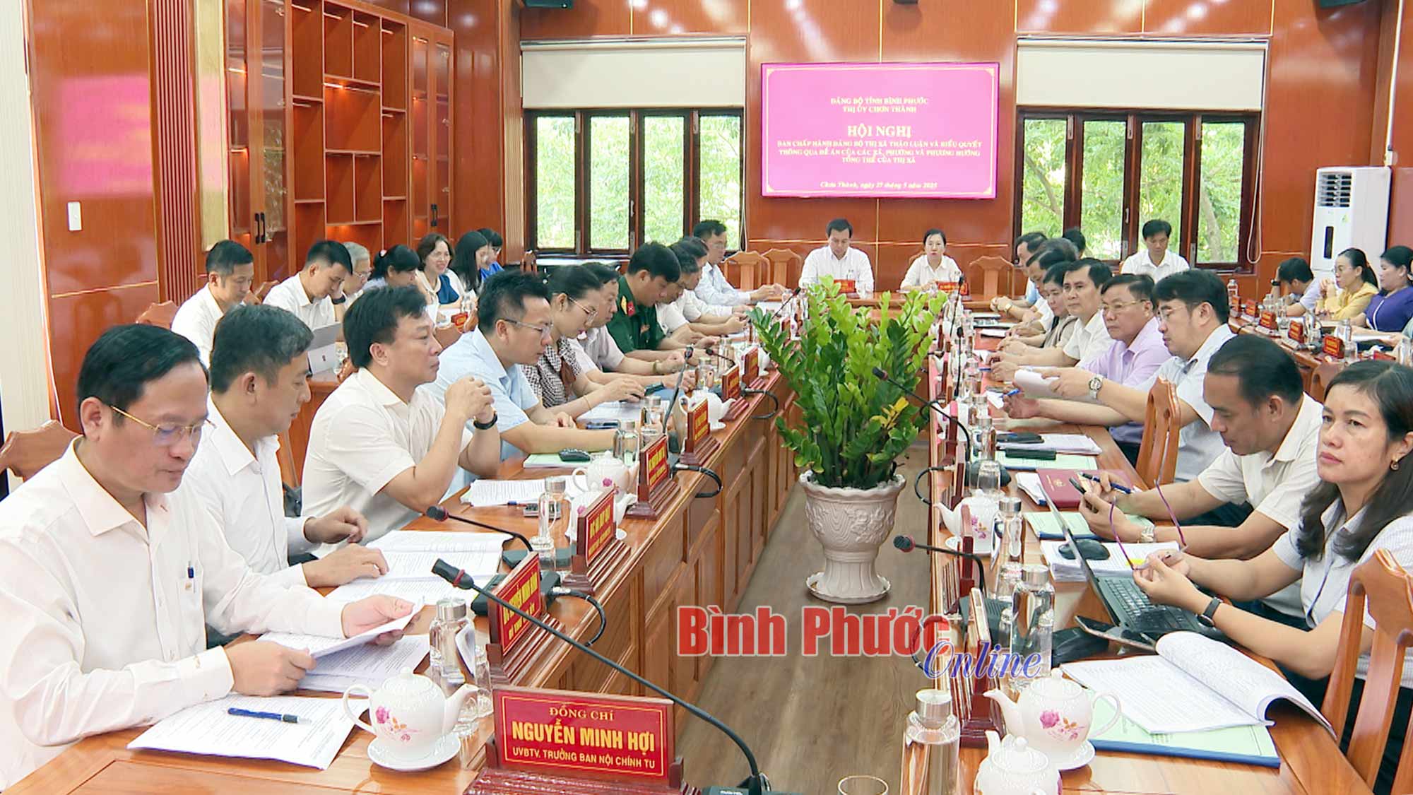 Chơn Thành: Thông qua đề án và phương án nhân sự các xã, phường