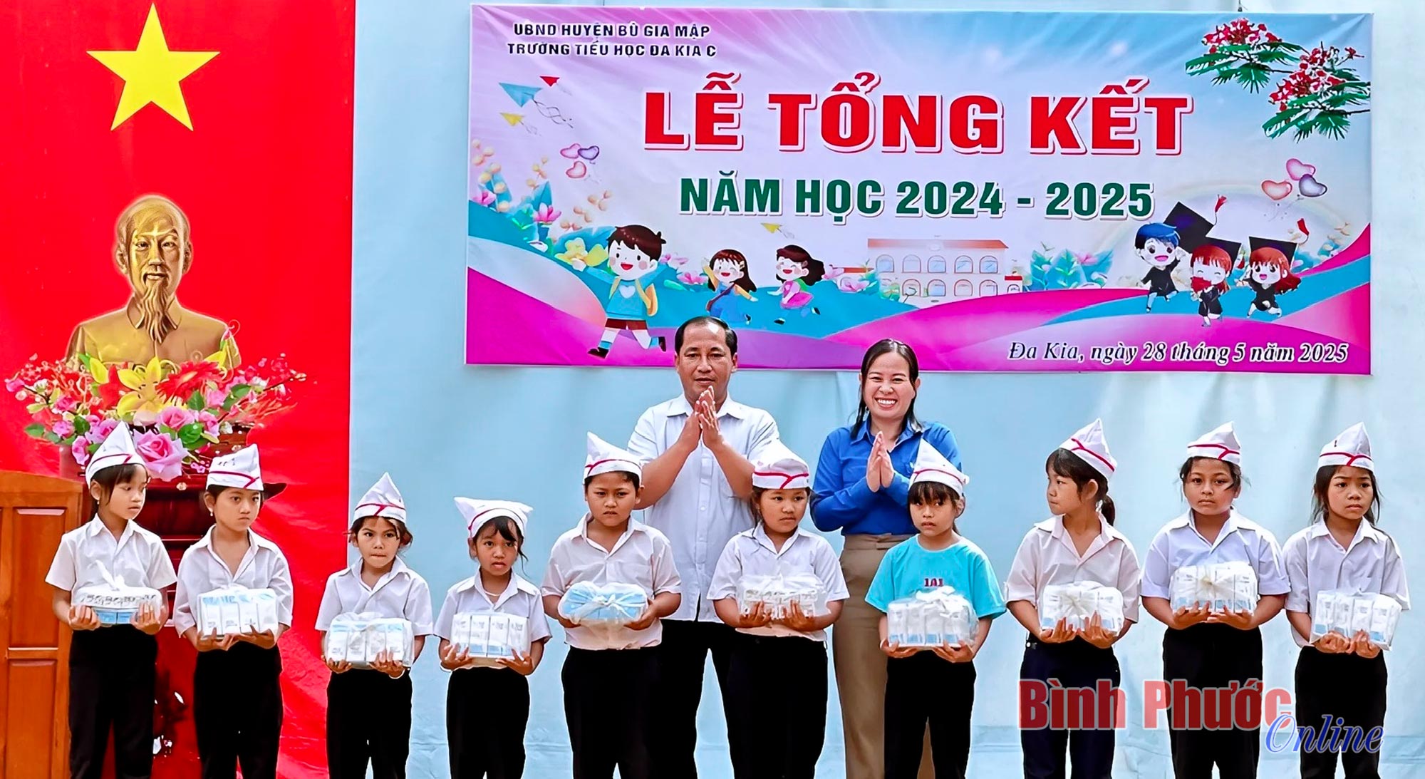 100 thùng sữa đến với trẻ em Bù Gia Mập