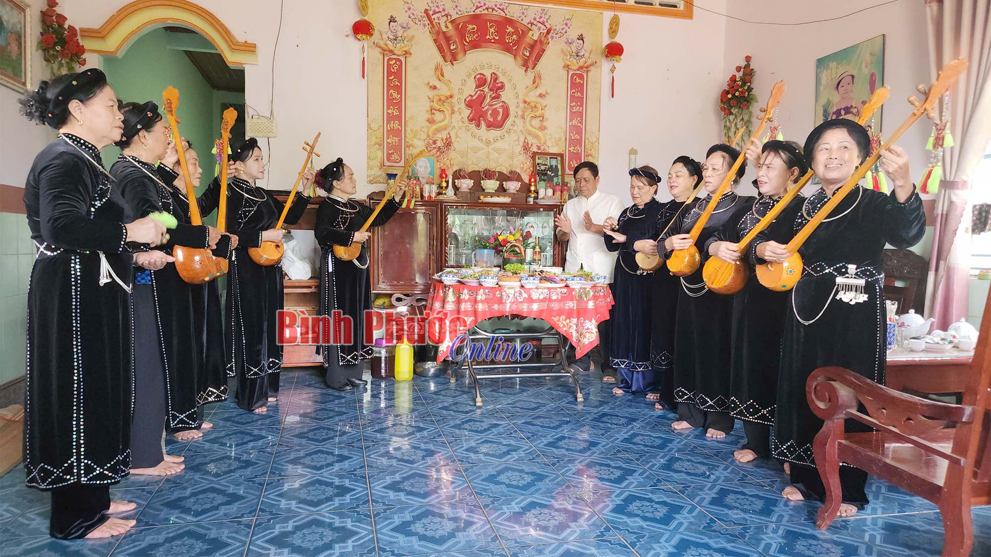 Độc đáo nghi thức cúng tổ tiên, tạ ơn thần linh sau vụ điều