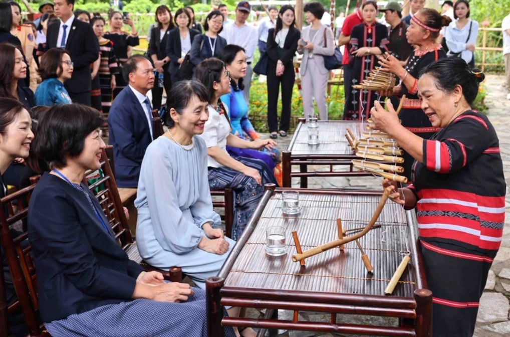 Hội nhập quốc tế về văn hóa: Khi bản sắc dân tộc gặp gỡ tinh hoa nhân loại