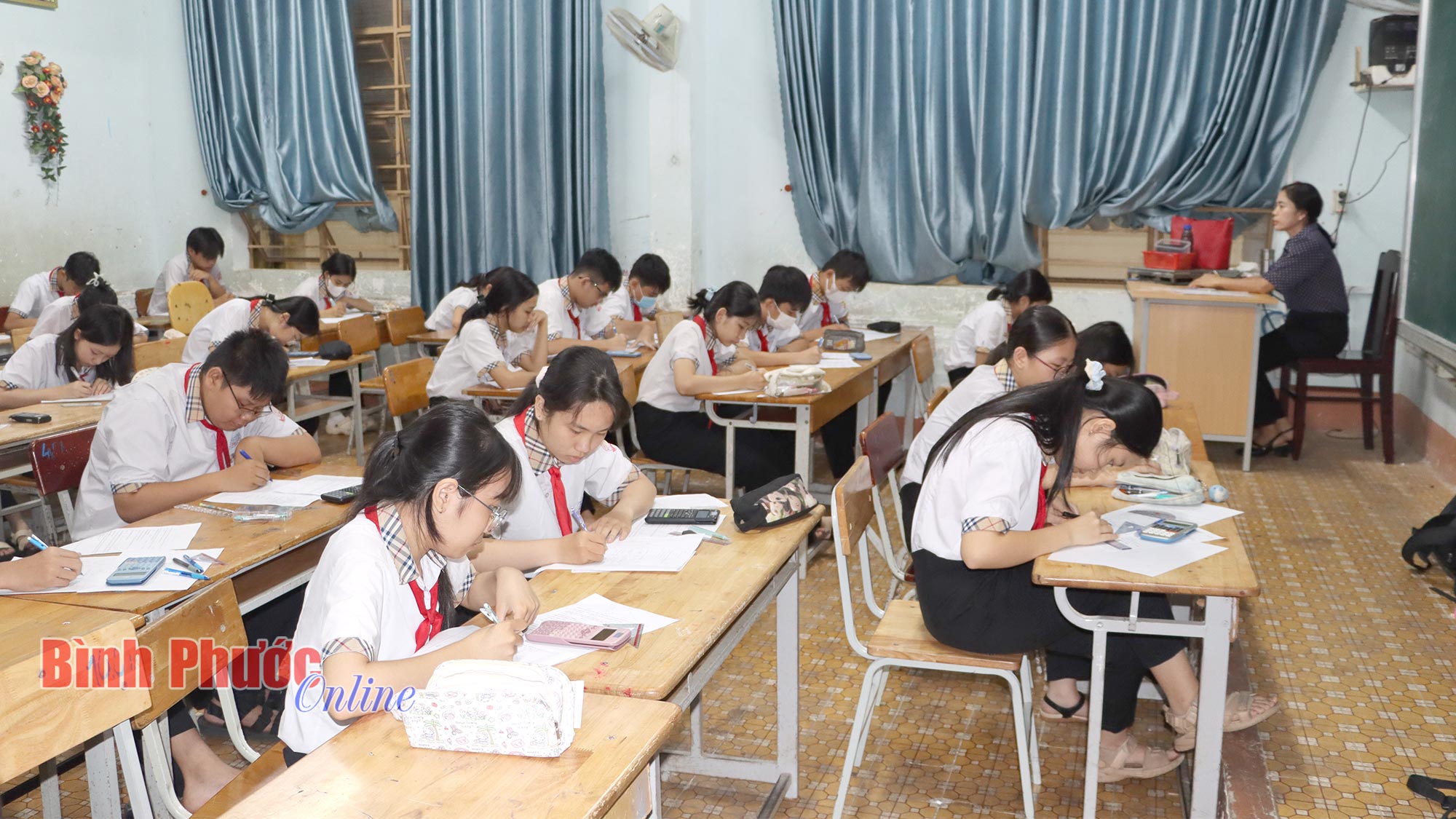 Hơn 600 học sinh khối 8 kiểm tra lại môn Toán vì lộ đề