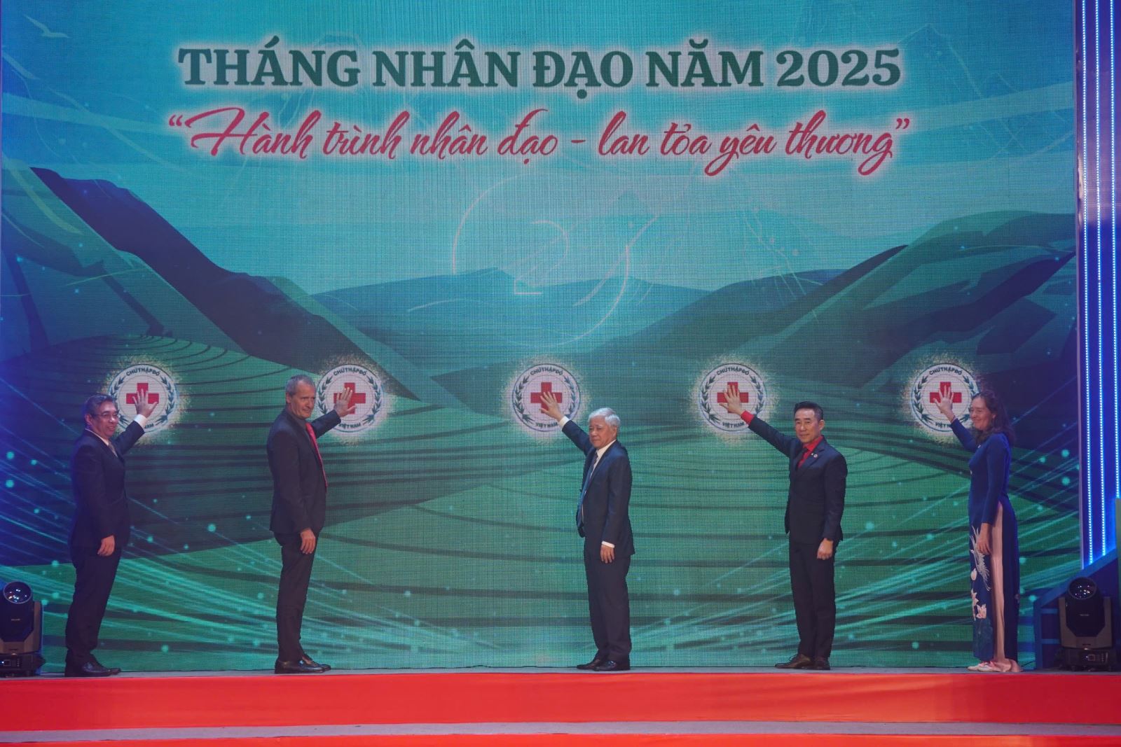 Phát động Tháng Nhân đạo năm 2025 cấp quốc gia
