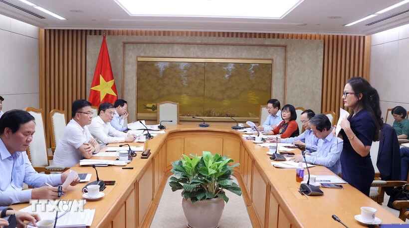 Phó Thủ tướng Lê Thành Long họp về phân cấp, phân quyền lĩnh vực giáo dục