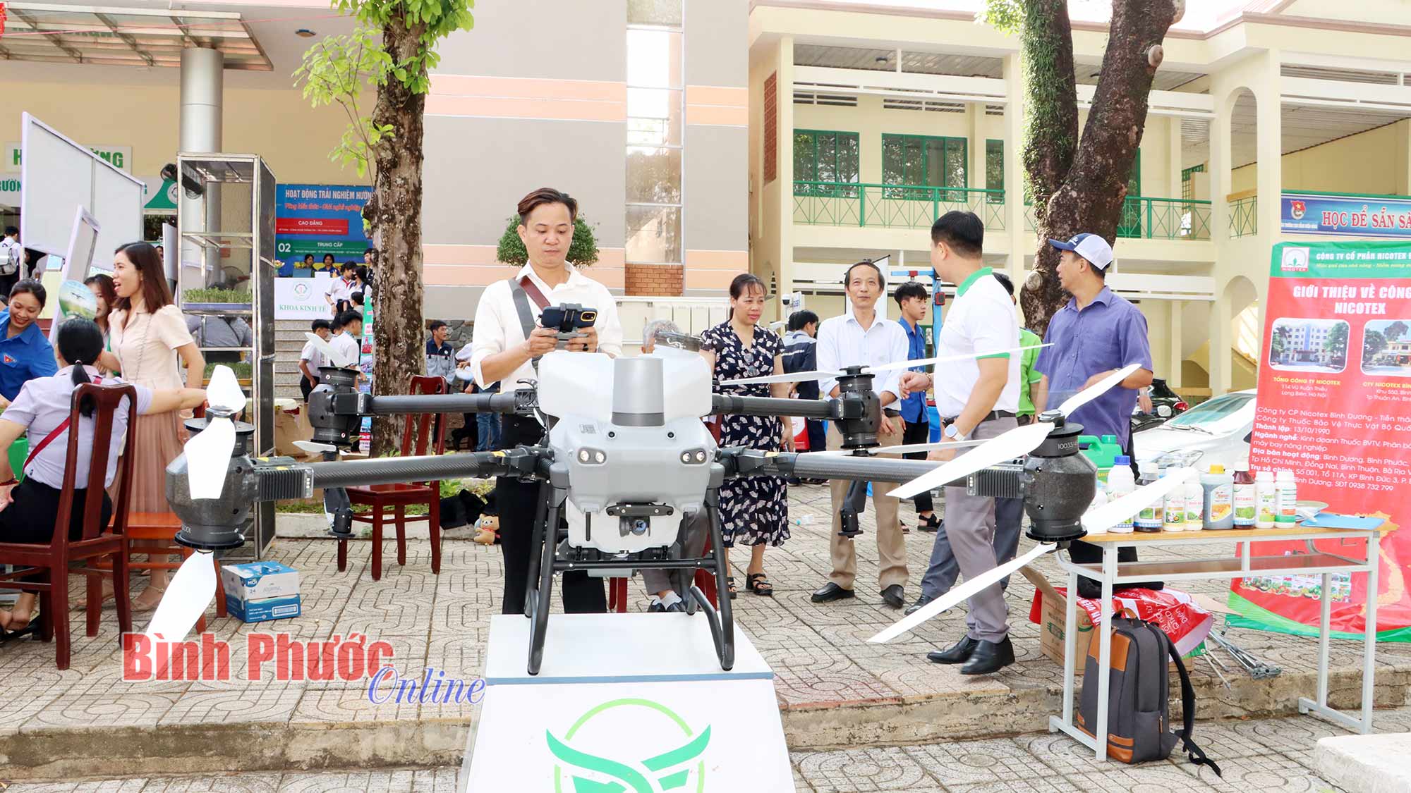 Sôi nổi ngày hội tư vấn hướng nghiệp