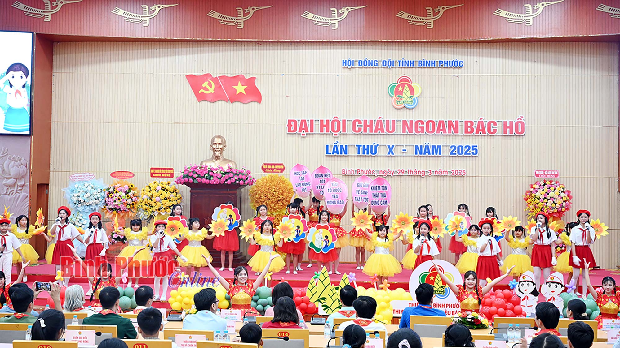 Thi đua làm theo lời Bác