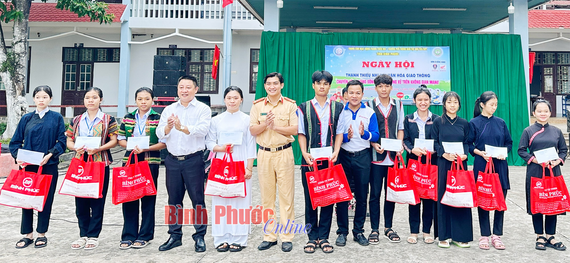 Trang bị kỹ năng an toàn trên không gian mạng cho học sinh