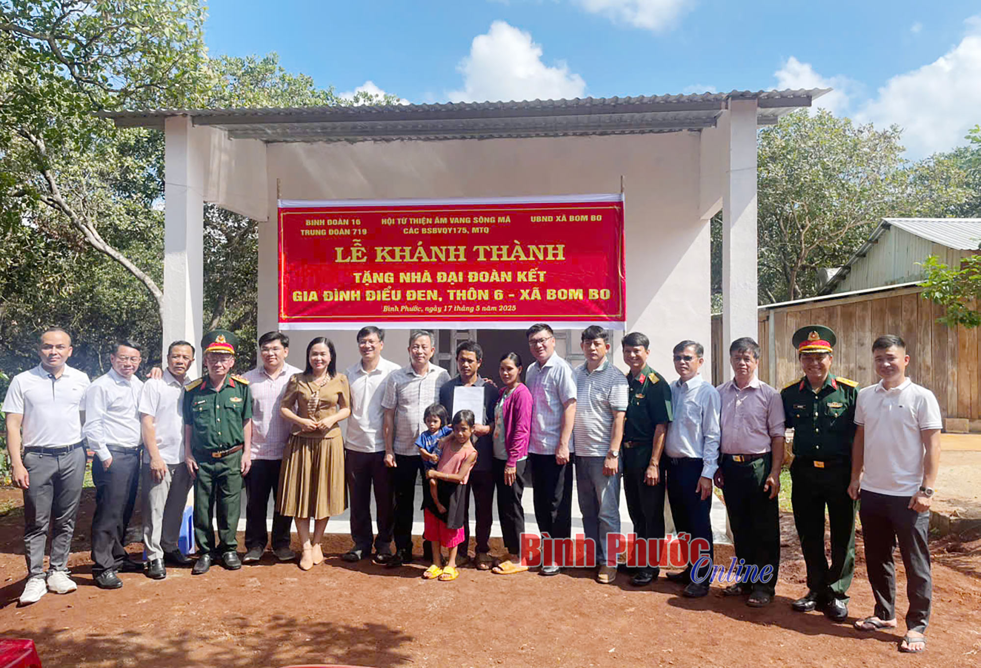 Trung đoàn 719 trao 2 căn nhà đại đoàn kết tại Bù Đăng