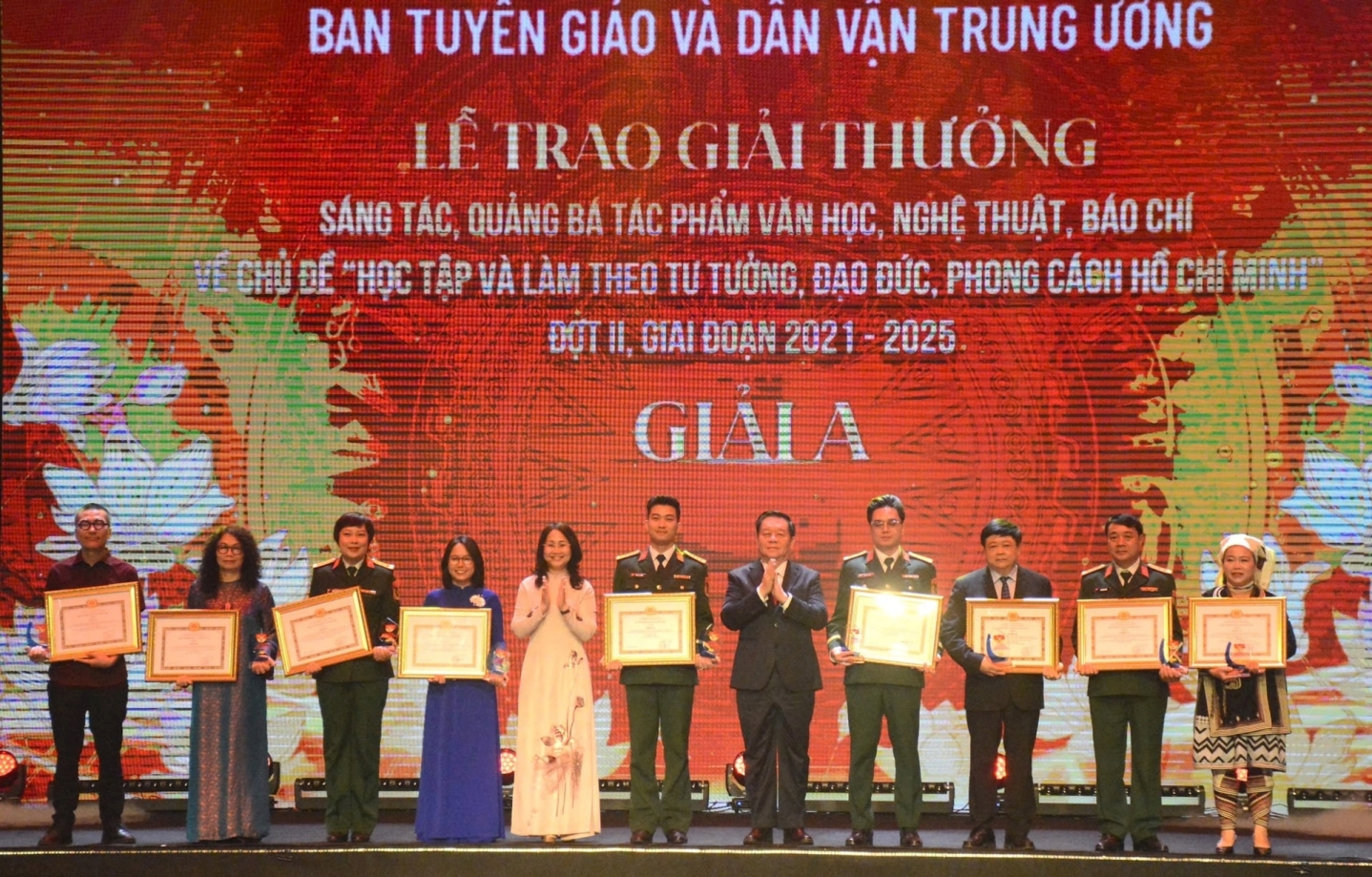Vinh danh các tác giả đoạt giải thưởng sáng tác văn học, nghệ thuật về chủ đề học tập, làm theo Bác