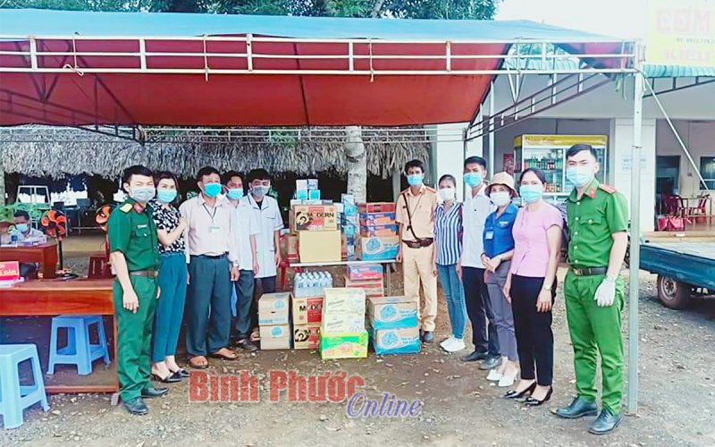 Bên con là đồng đội