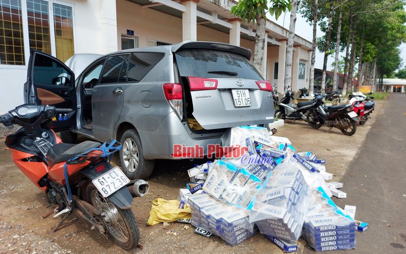 Bù Đốp tạm giữ 1 xe ô tô và 7.500 bao thuốc lá không chủ