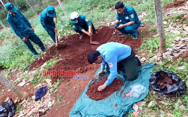 Cất bốc được 1 hài cốt liệt sĩ tại xã Đa Kia, huyện Bù Gia Mập