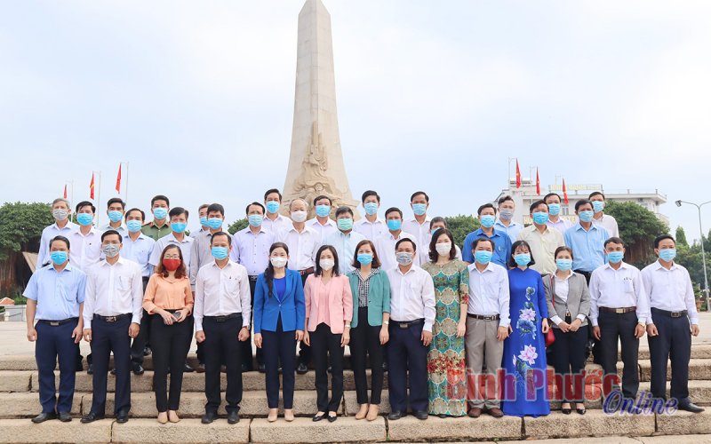 Dâng hương tưởng niệm Di tích lịch sử Quốc gia “Địa điểm chiến thắng Đồng Xoài”