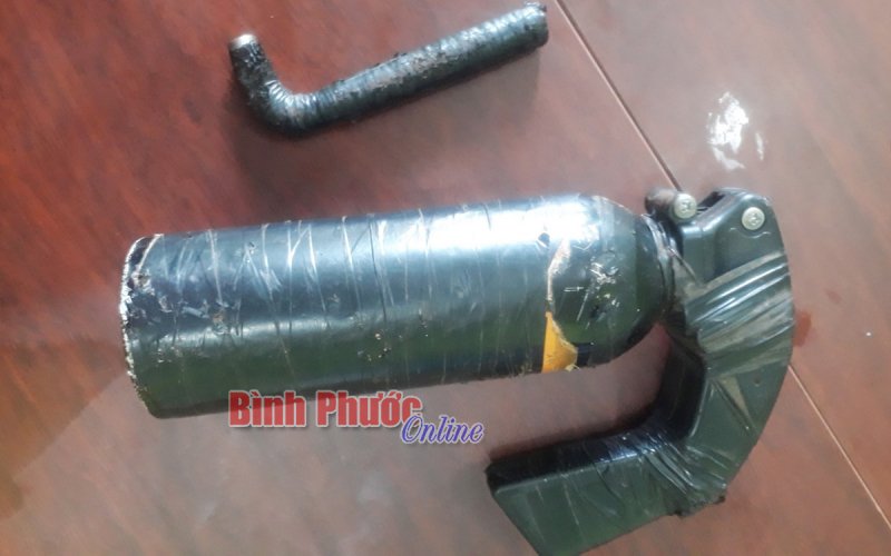 Hai tên trộm xe máy dùng bình xịt hơi cay chống trả khi bị truy đuổi