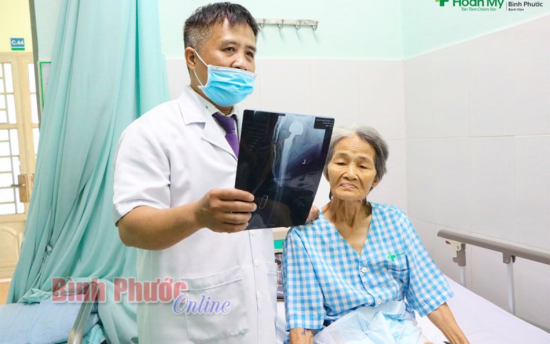 Hồi sinh vận động cho cụ bà 75 tuổi sau phẫu thuật thay khớp háng