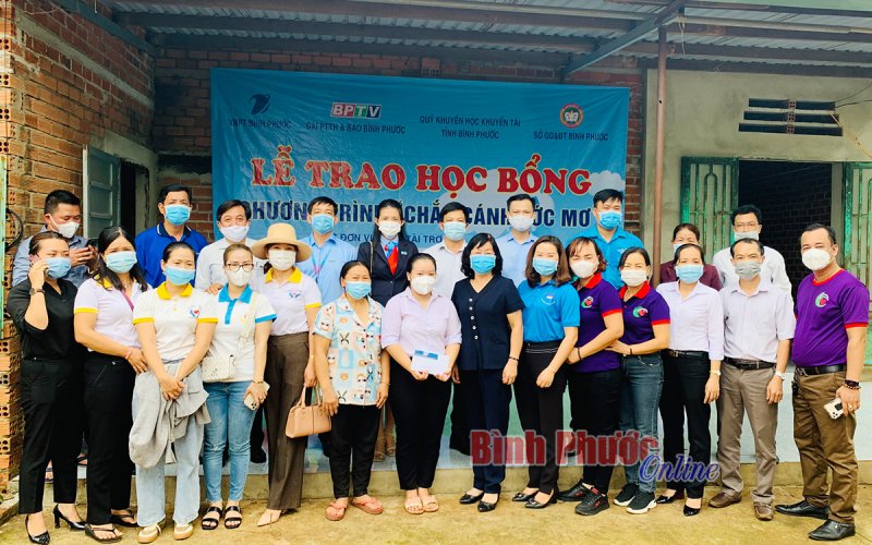 Hơn 154 triệu đồng tiếp sức đến trường cho cô học trò nghèo