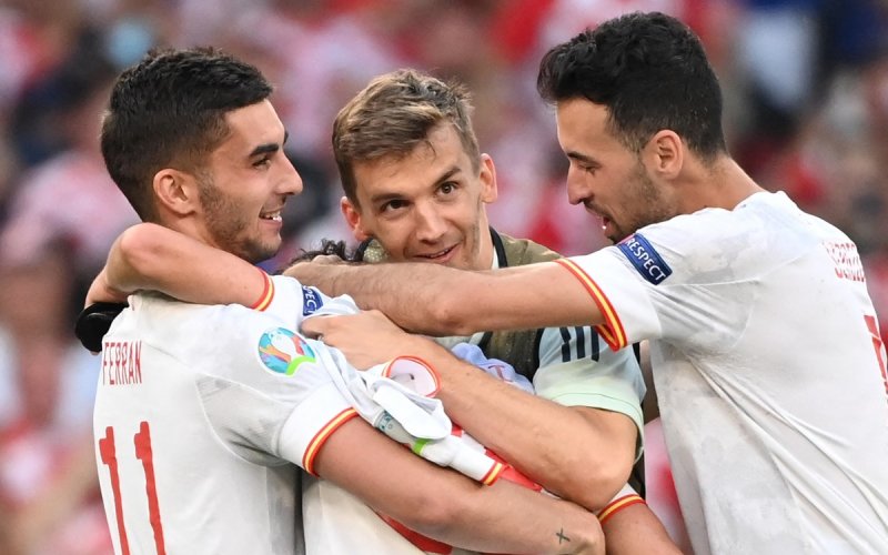 Kết quả EURO 2020 ngày 29-6: Kịch tính, điên rồ và 'mưa bàn thắng'