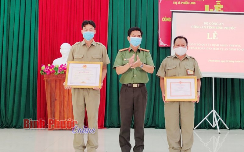 Khen thưởng các tập thể, cá nhân có thành tích xuất sắc trong bảo vệ an ninh Tổ quốc