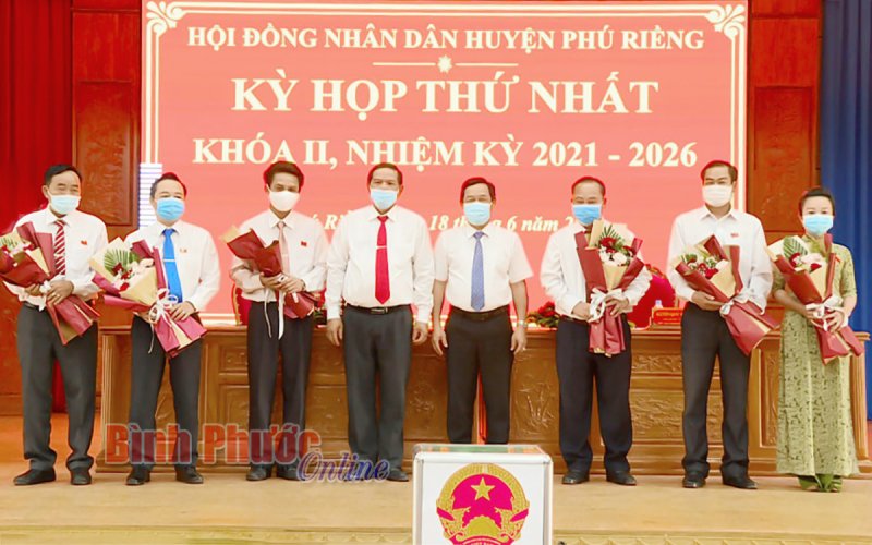Kỳ họp thứ nhất HĐND huyện Phú Riềng kiện toàn bộ máy nhân sự