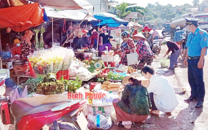 Lấn chiếm hành lang đường bộ, cần giải pháp căn cơ