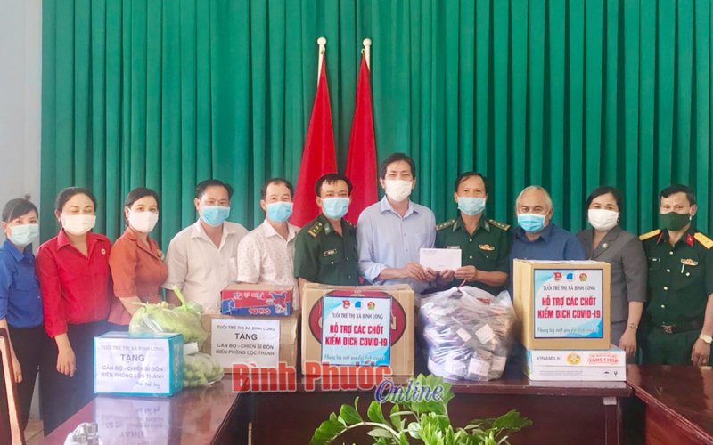 Lãnh đạo thị xã Bình Long tiếp sức các đồn biên phòng chống dịch Covid-19