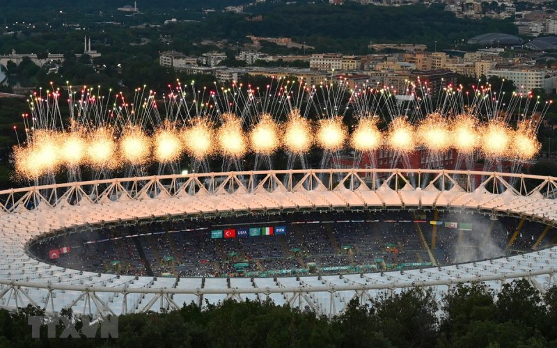 Lễ khai mạc EURO 2020 được tổ chức hoành tráng và rực rỡ sắc màu