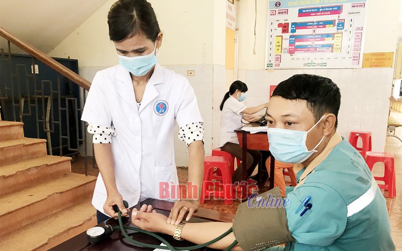 Lộc Ninh triển khai tiêm trên 1.800 liều vắc-xin phòng Covid-19 mũi 1 đợt 2