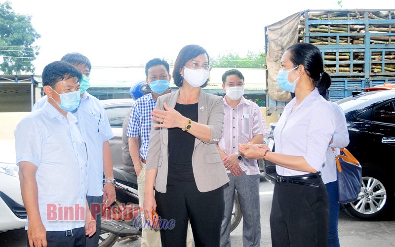 Quan tâm, động viên hơn đến lực lượng phòng, chống dịch tại các chốt kiểm soát