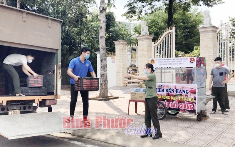 Tạo điều kiện mở thêm điểm bán hàng nông sản cố định và lưu động