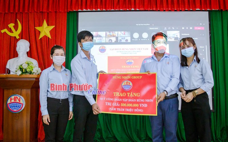 Tập đoàn Hùng Nhơn ủng hộ Quỹ vắc xin phòng Covid-19 gần 300 triệu đồng