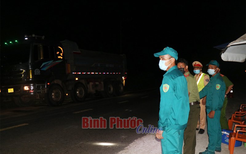 Tập trung khen thưởng lực lượng trực tiếp trong phòng, chống dịch Covid-19