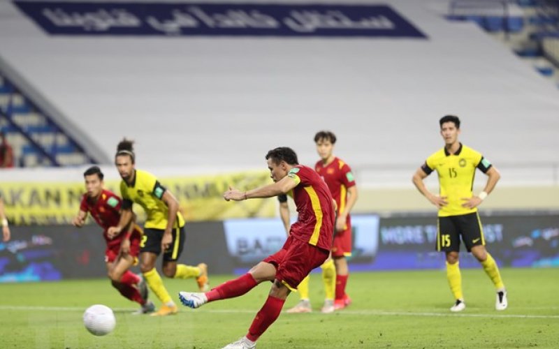 Thắng nghẹt thở Malaysia 2-1, tuyển Việt Nam đứng trước cơ hội lịch sử