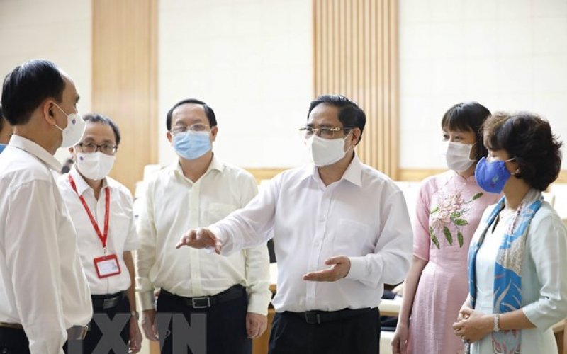 Thủ tướng: Tạo mọi điều kiện để sớm sản xuất vaccine phòng COVID-19