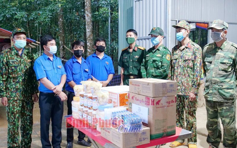 Thực phẩm tiếp sức tuyến đầu chống dịch