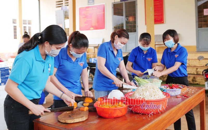 Thực phẩm yêu thương gửi tặng tuyến đầu chống dịch Covid-19