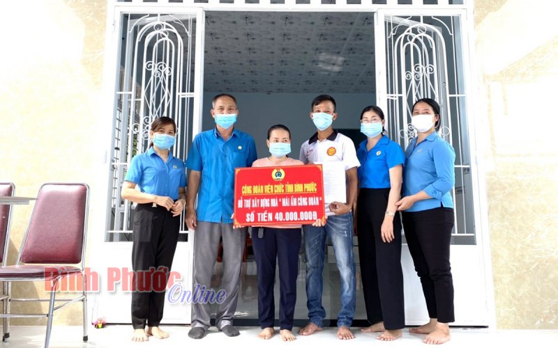 Trao nhà “Mái ấm công đoàn” cho công đoàn viên có hoàn cảnh khó khăn
